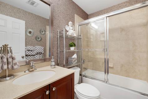 5 Creekside Court Secaucus NJ 07094
