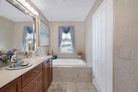 5 Creekside Court Secaucus NJ 07094