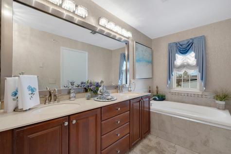 5 Creekside Court Secaucus NJ 07094