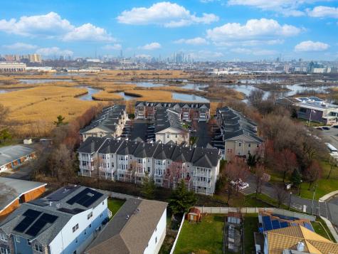 5 Creekside Court Secaucus NJ 07094