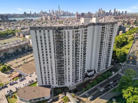 100 Manhattan Avenue Union City NJ 07087