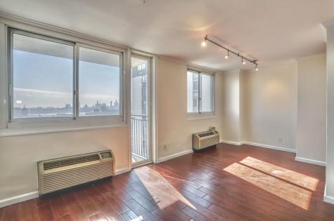 100 Manhattan Avenue Union City NJ 07087