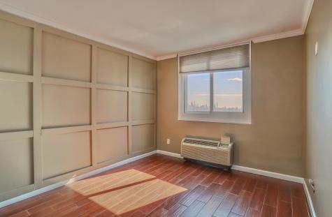 100 Manhattan Avenue Union City NJ 07087