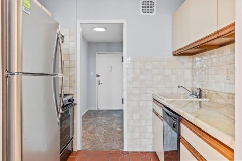 6040 Boulevard East West New York NJ 07093