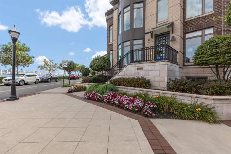 10 Henley Place Weehawken NJ 07086