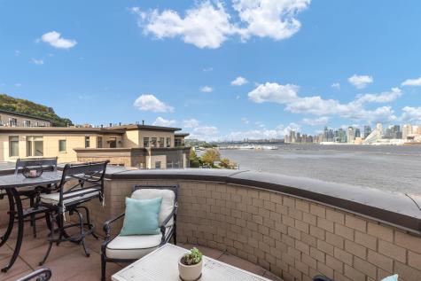10 Henley Place Weehawken NJ 07086