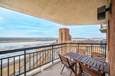 1908 Harmon Cove Tower Secaucus NJ 07094