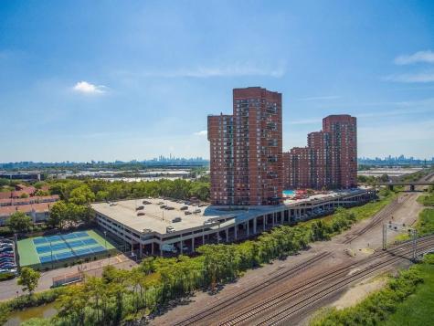1908 Harmon Cove Tower Secaucus NJ 07094