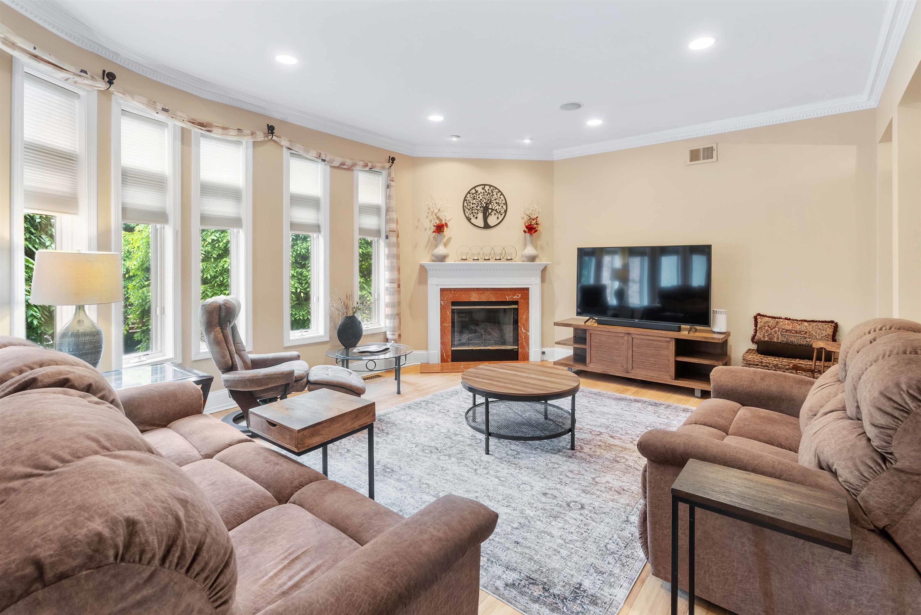 103 Hudson Cove Edgewater NJ 07020