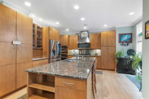 103 Hudson Cove Edgewater NJ 07020