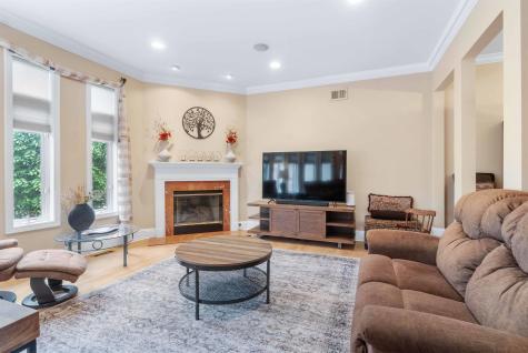 103 Hudson Cove Edgewater NJ 07020