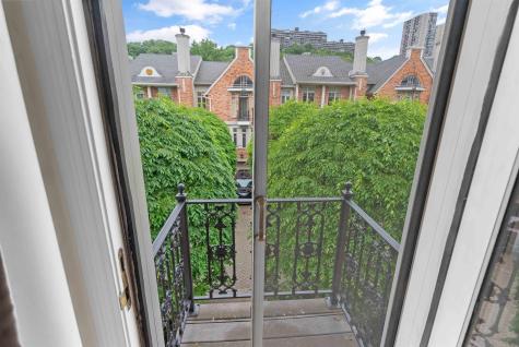 103 Hudson Cove Edgewater NJ 07020