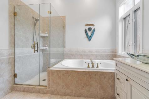 103 Hudson Cove Edgewater NJ 07020