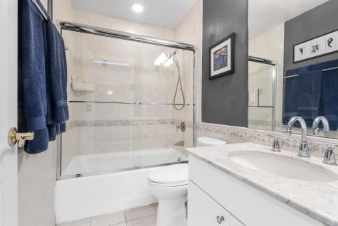 103 Hudson Cove Edgewater NJ 07020