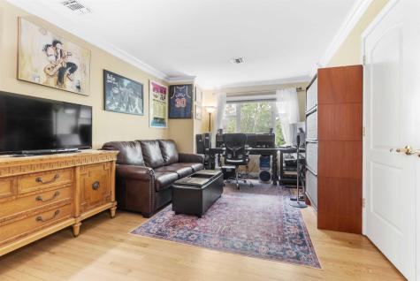 103 Hudson Cove Edgewater NJ 07020