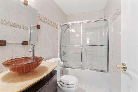 103 Hudson Cove Edgewater NJ 07020