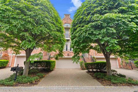 103 Hudson Cove Edgewater NJ 07020
