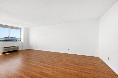 100 Manhattan Avenue Union City NJ 07087