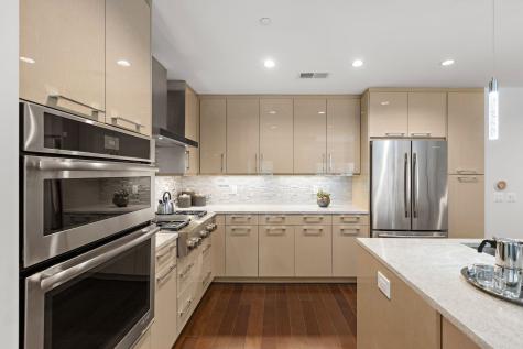 150 Henley Place Weehawken NJ 07086