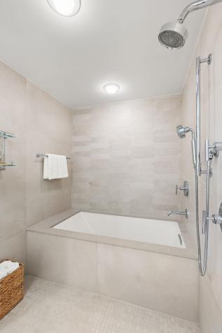 150 Henley Place Weehawken NJ 07086