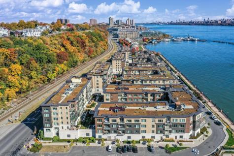 150 Henley Place Weehawken NJ 07086