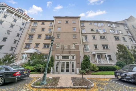 204 Shearwater Court West Jersey City NJ 07305