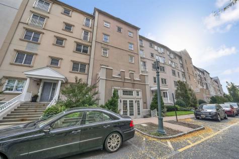 204 Shearwater Court West Jersey City NJ 07305