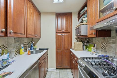 6040 Boulevard East West New York NJ 07093