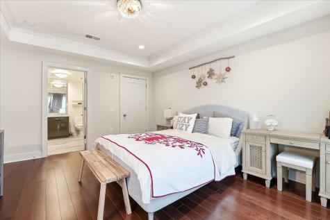 150 Henley Place Weehawken NJ 07086
