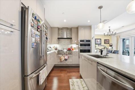 150 Henley Place Weehawken NJ 07086