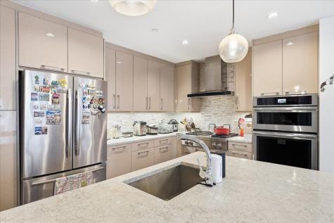 150 Henley Place Weehawken NJ 07086