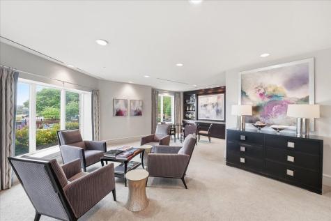 150 Henley Place Weehawken NJ 07086