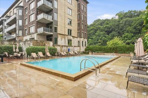 150 Henley Place Weehawken NJ 07086