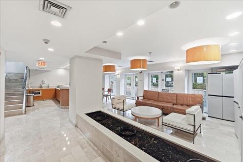 150 Henley Place Weehawken NJ 07086