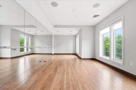 150 Henley Place Weehawken NJ 07086