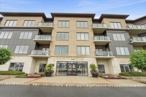 150 Henley Place Weehawken NJ 07086