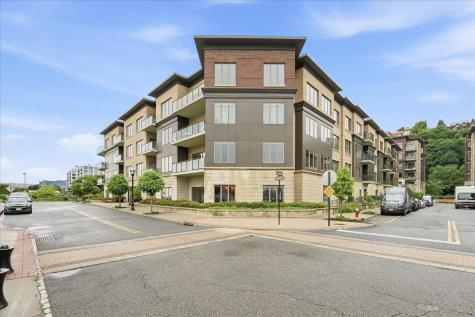 150 Henley Place Weehawken NJ 07086