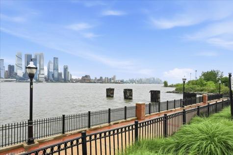 150 Henley Place Weehawken NJ 07086