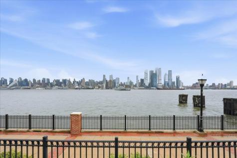 150 Henley Place Weehawken NJ 07086
