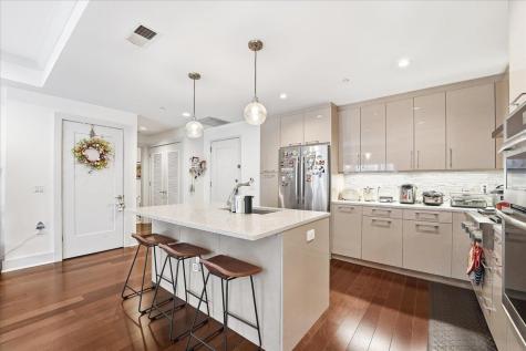 150 Henley Place Weehawken NJ 07086