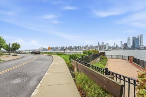150 Henley Place Weehawken NJ 07086