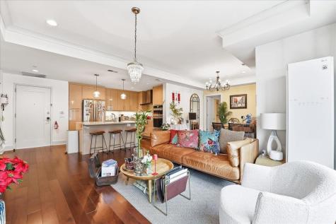 150 Henley Place Weehawken NJ 07086