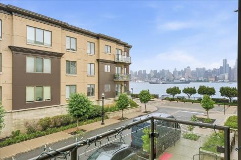 150 Henley Place Weehawken NJ 07086