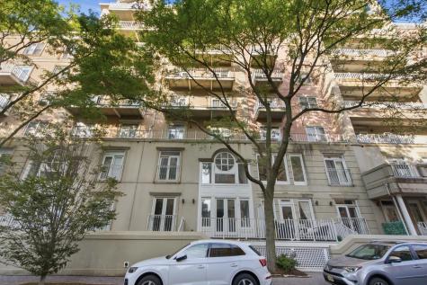 207 Shearwater Court West Jersey City NJ 07305