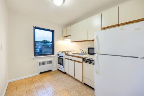 113 West 2nd Street Bayonne NJ 07002