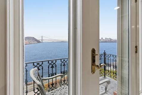 119 Hudson Cove Edgewater NJ 07020
