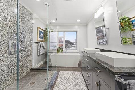 119 Hudson Cove Edgewater NJ 07020