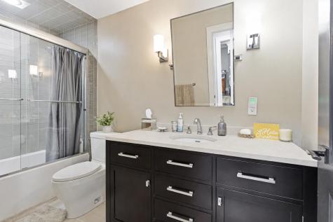119 Hudson Cove Edgewater NJ 07020