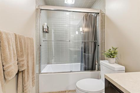 119 Hudson Cove Edgewater NJ 07020
