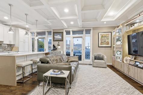 119 Hudson Cove Edgewater NJ 07020
